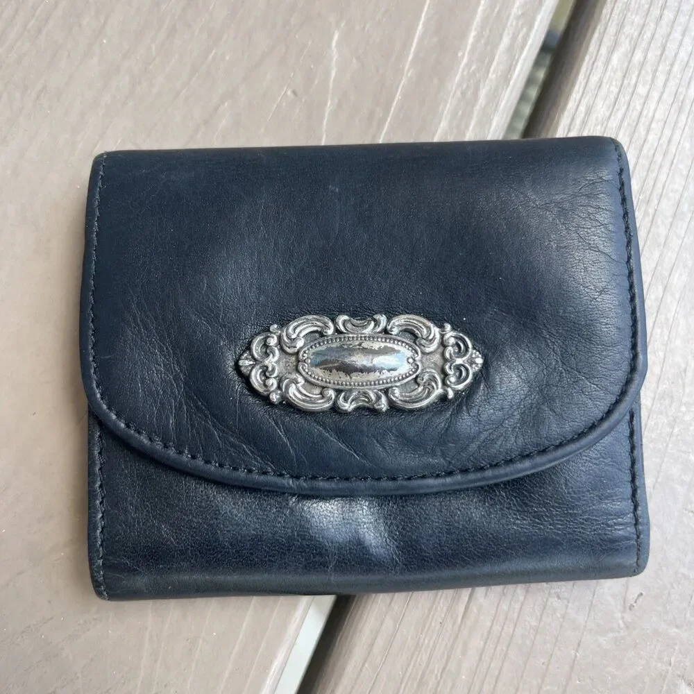 FOSSIL Vintage Women's Wallet Small Black Leather Medallion Card Slots Billfold